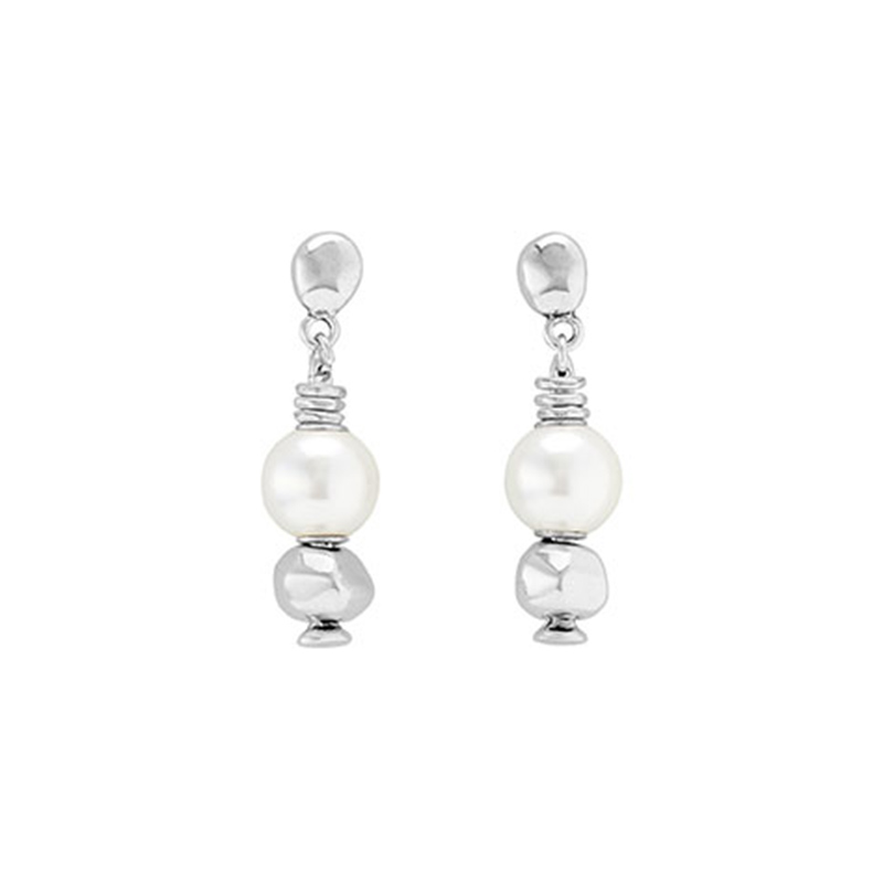Unode50  MOODY EARRINGS 15 micron Silver plated metal alloy earring with shell pearl.